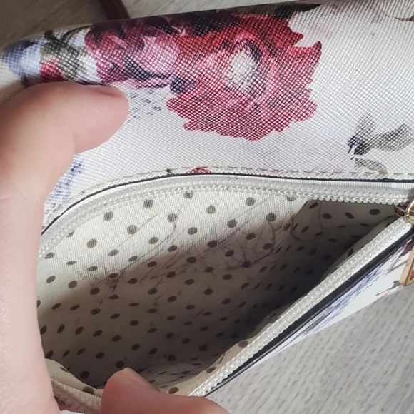 ✨️2/$20 Crossbody Envelope Purse - Picture 5 of 5